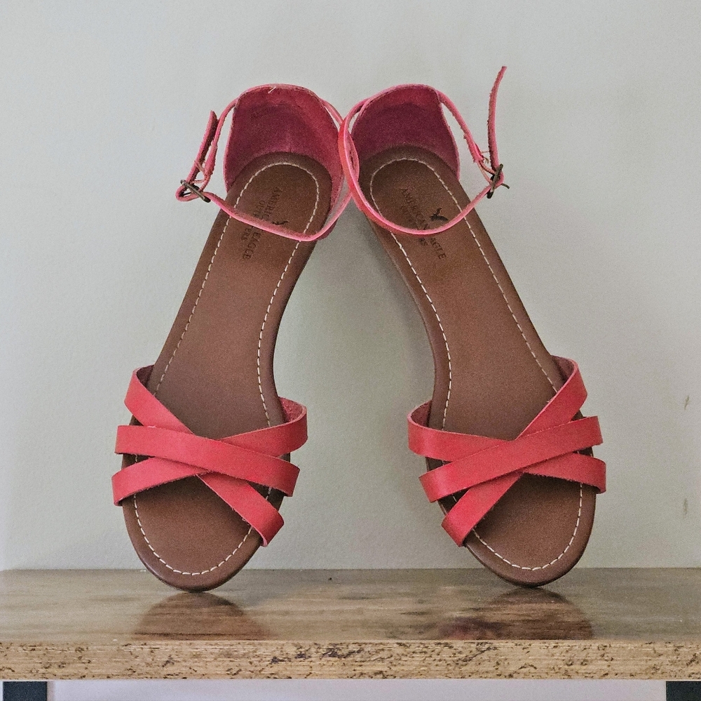 Beautiful!! American Eagle Red Faux Leather Strappy Wedge Sandals Women’s Size 9